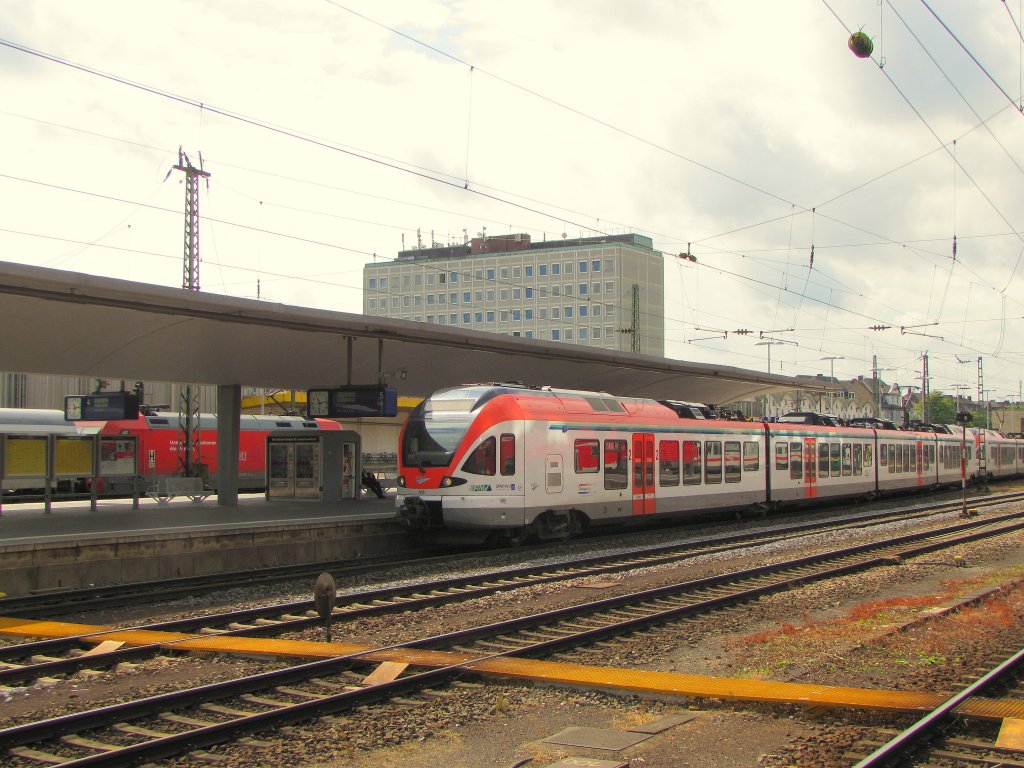 VIAS 406 als VIA 25008 von Frankfurt (M) Hbf nach Neuwied, am 10.07.2012 in Koblenz Hbf.