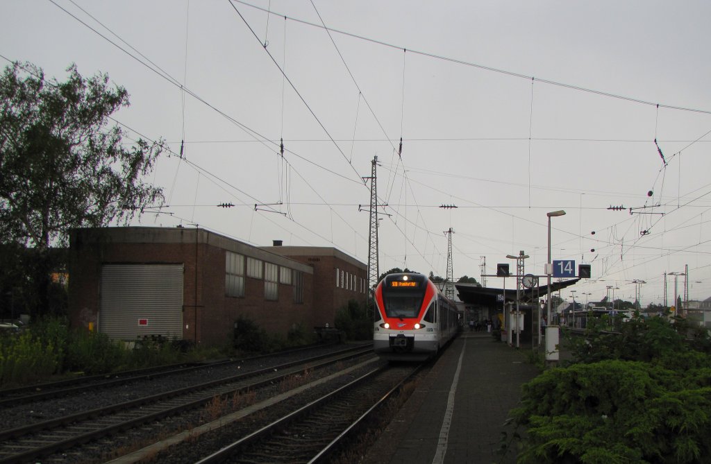 VIAS 407 als VIA 25027 nach Frankfurt (M) Hbf, am 10.07.2012 im Startbahnhof Neuwied.