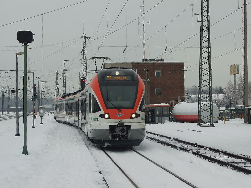 VIAS ET410 als VIA25010 (Frankfurt-Neuwied)bei der Einfahrt in Neuwied.21.12.2010