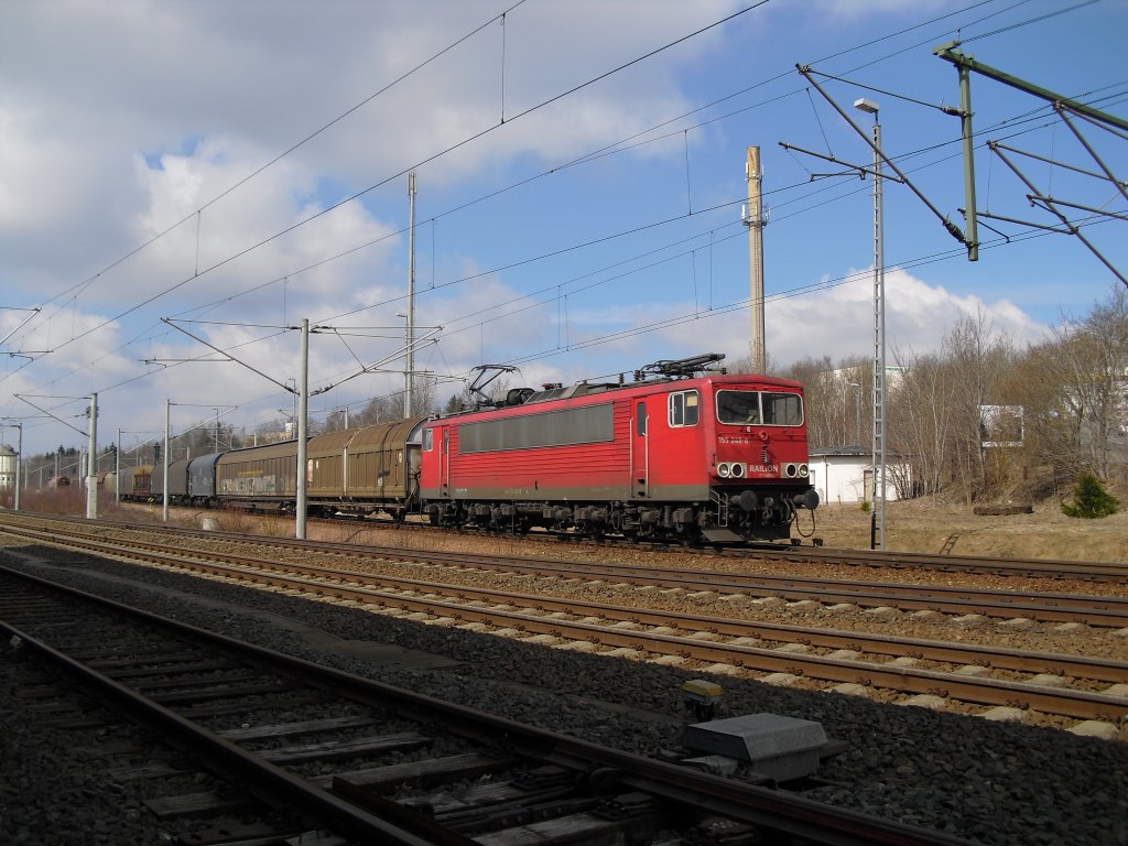 Viel G�terverkehr im Vogtland am 19.03.11. 155 248-8 bei der Ausfahrt in Reichenbach/V. oberer Bahnhof.