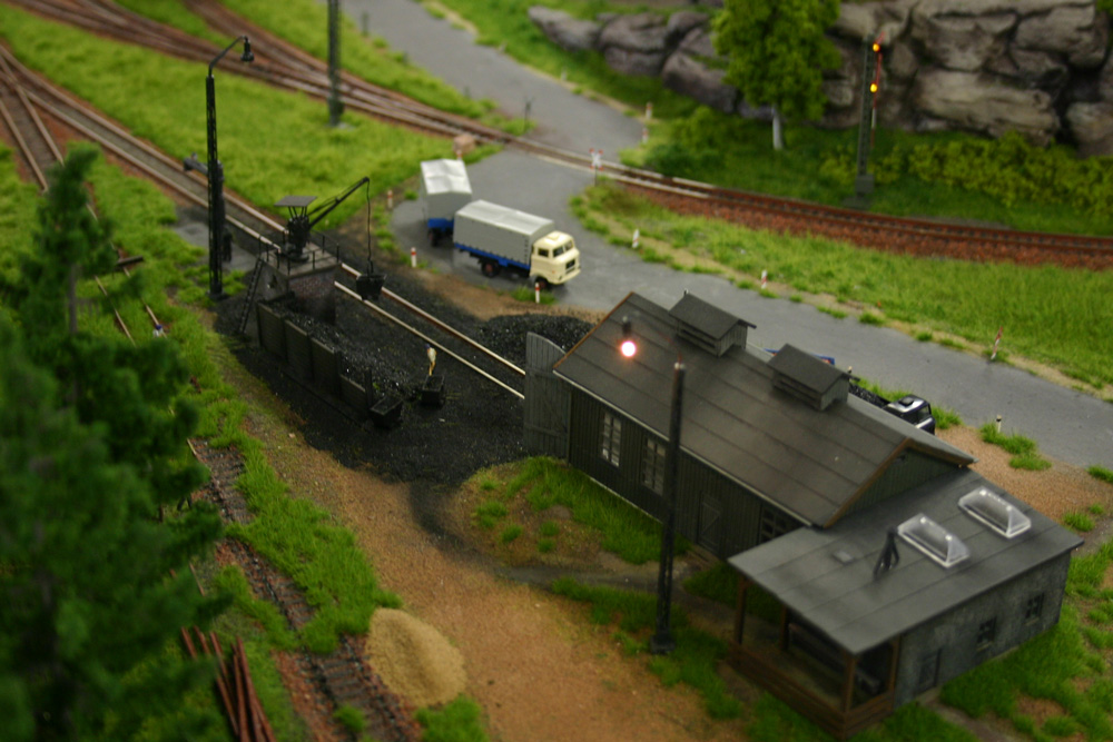 Viel Handarbeit wartet in der Bekohlungsanlage. TT-Fanstation Dresden, 18.12.2008