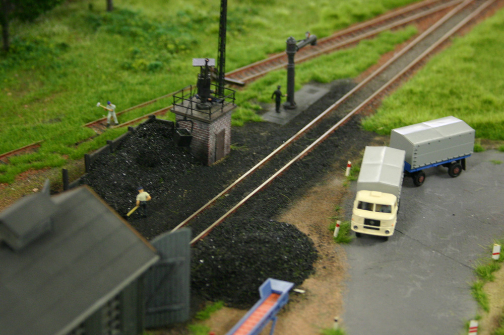 Viel Handarbeit wartet in der Bekohlungsanlage. TT-Fanstation Dresden, 18.12.2008