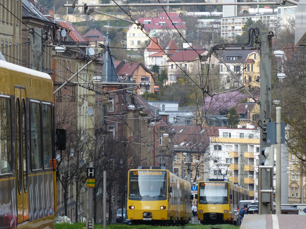 Viel los in Stuttgart - hier in Bopser treffen sich gerade 3 Stadtbahnen, die ziemliche Hhen zu berwinden haben. 16.4.2013, Stuttgart