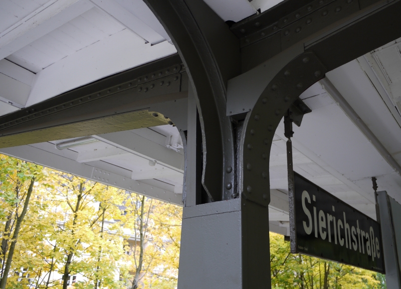 Viele Details der Station Sierichstrae haben alle Modernisierungswellen unverndert berstanden. 24.10.2010