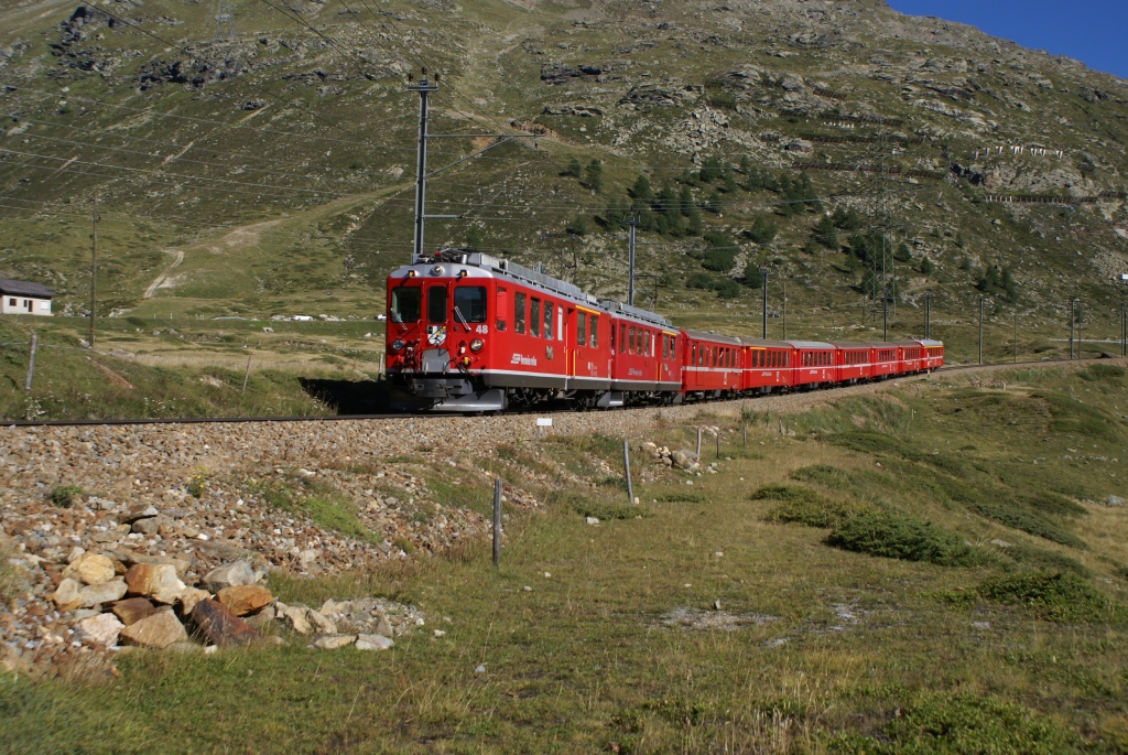 Vielleicht mein Abschiedsbild von einem der schnsten Triebwagen, die es je gegeben hat: ABe 4/4 II 48 und ABe 4/4 II 44 am 1.9.10 oberhalb von Bernina Lagalb. Schade, dass sie den neuen Allegra-Triebzgen weichen mssen, mit denen ich mich immer noch nicht so recht anfreunden kann. 