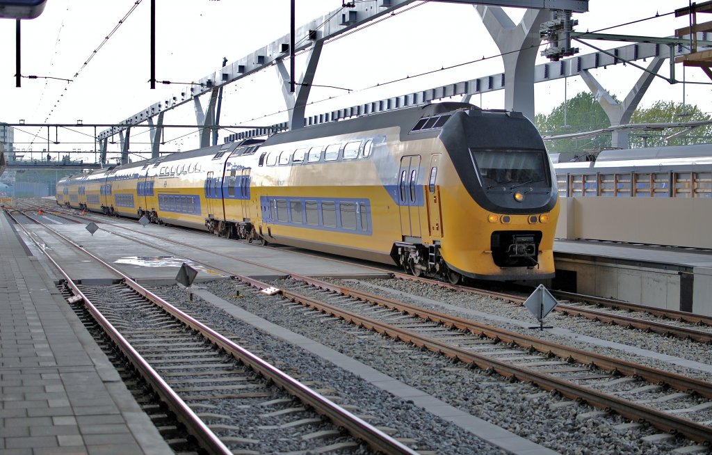 VIRM-1 8624 mit IC Amsterdam CS - Vlissingen hier bei Ausfahrt von Rotterdam am 05.10 201.
