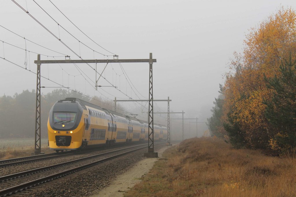 VIRM 8610 mit IC 1735 Den Haag CS-Enschede bei Holten am 19-11-2012.