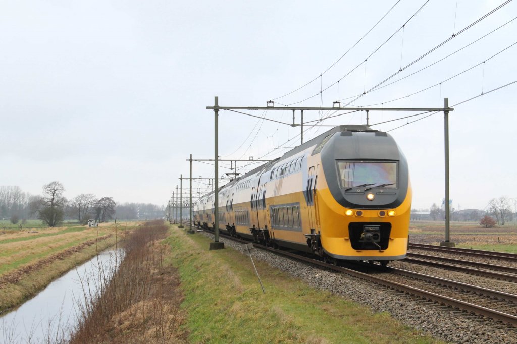 VIRM 8746 mit IC 540 Groningen-Rotterdam CS bei Haren am 3-1-2013.