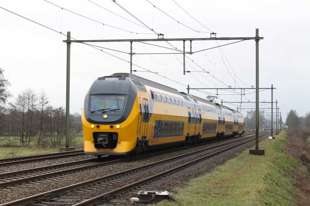 VIRM 9557 mit IC 727 Den Haag CS- Groningen bei Haren am 3-1-2013.