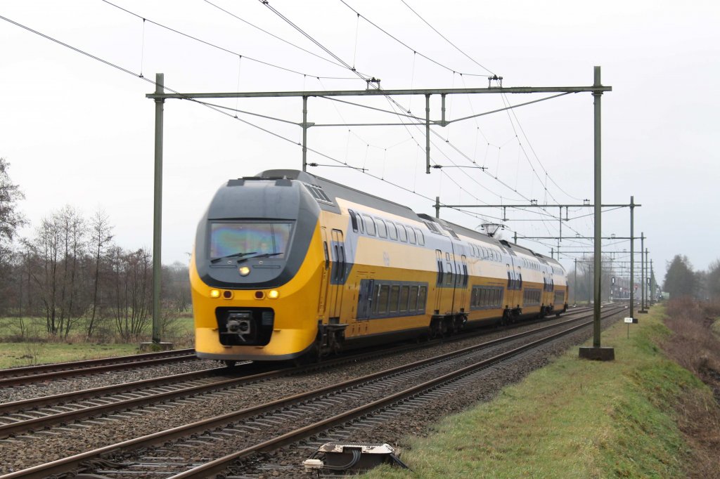 VIRM 9557 mit IC 727 Den Haag CS- Groningen bei Haren am 3-1-2013.