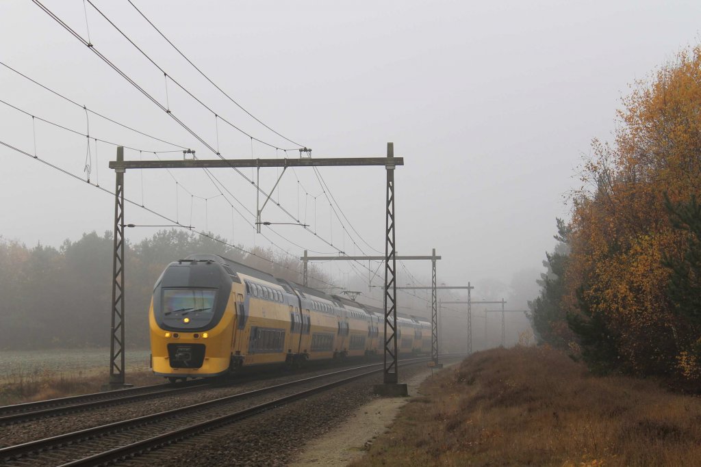 VIRM mit Ersatzzug fr IC 145 Schiphol-Berlin Ostbahnhof bei Holten am 19-11-2012.
