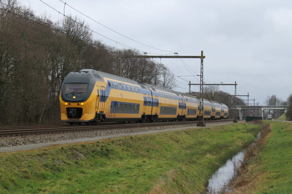 VIRM mit IC 543 Rotterdam CS-Groningen bei Tynaarlo (De Punt) am 3-1-2013.