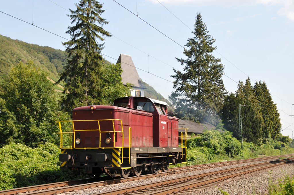 VL7 der Hochwaldbahn dieselt solo auf der rechten Rheinseite in nrdliche Richtung. Aufgenommen am 18/08/2011 bei Leutesdorf.