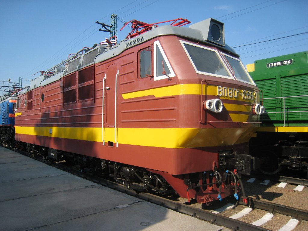 VL80 im Eisenbahnmuseum Novosibirsk am 30.07.2008