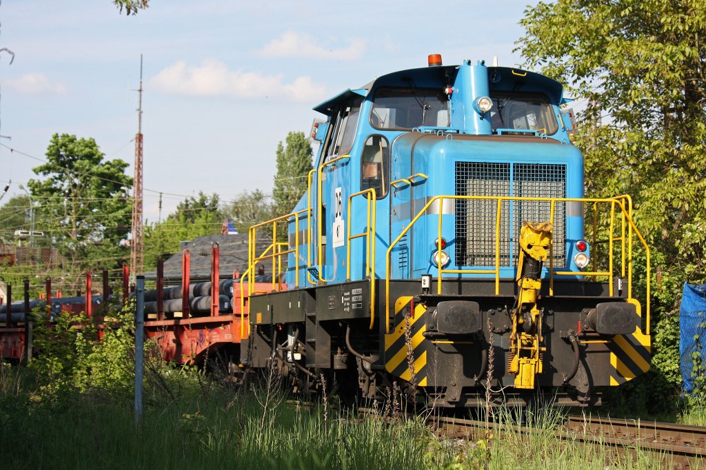 V&M D6 am 14.5.12 mit einem Stahlzug in D�sseldorf-Rath.