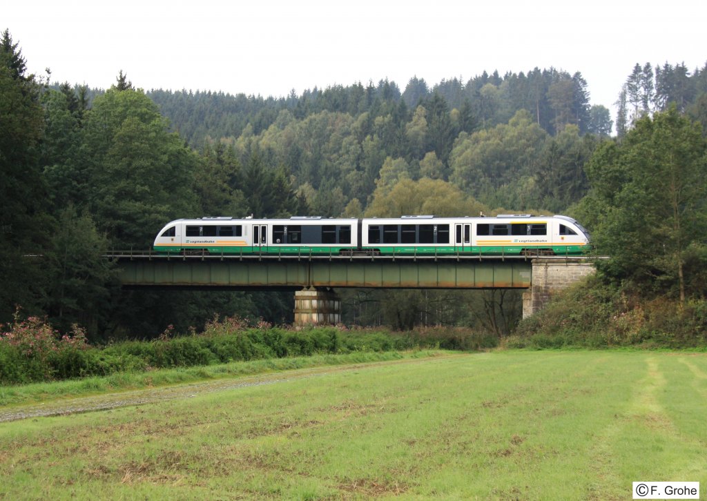 Vogtlandbahn Desiro VT 25 als VBG 81113 Hof - Schwandorf, 
KBS 855 Regensburg - Weiden-Hof, fotografiert bei Windischeschenbach am 21.09.11 