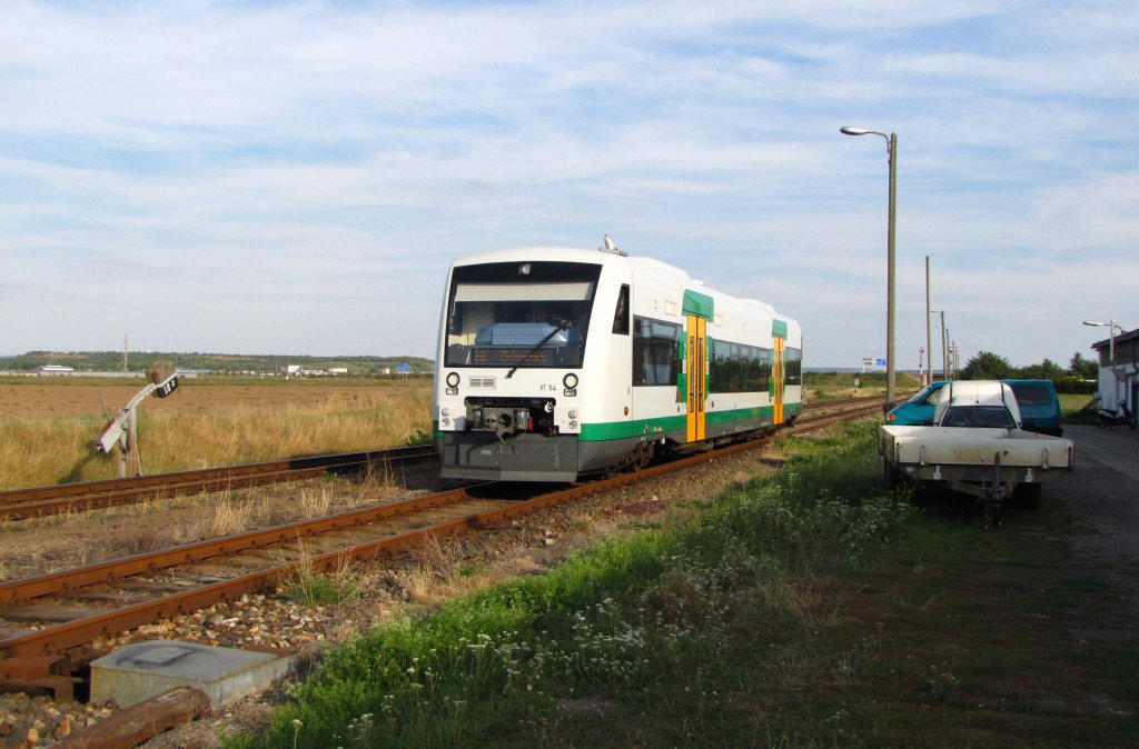 Vogtlandbahn VT 54 als Leihgabe an die Erfurter Bahn ist hier am 22.08.2012 bei Khnhausen unterwegs als EB 80638 (Erfurt Hbf - Eichenberg).