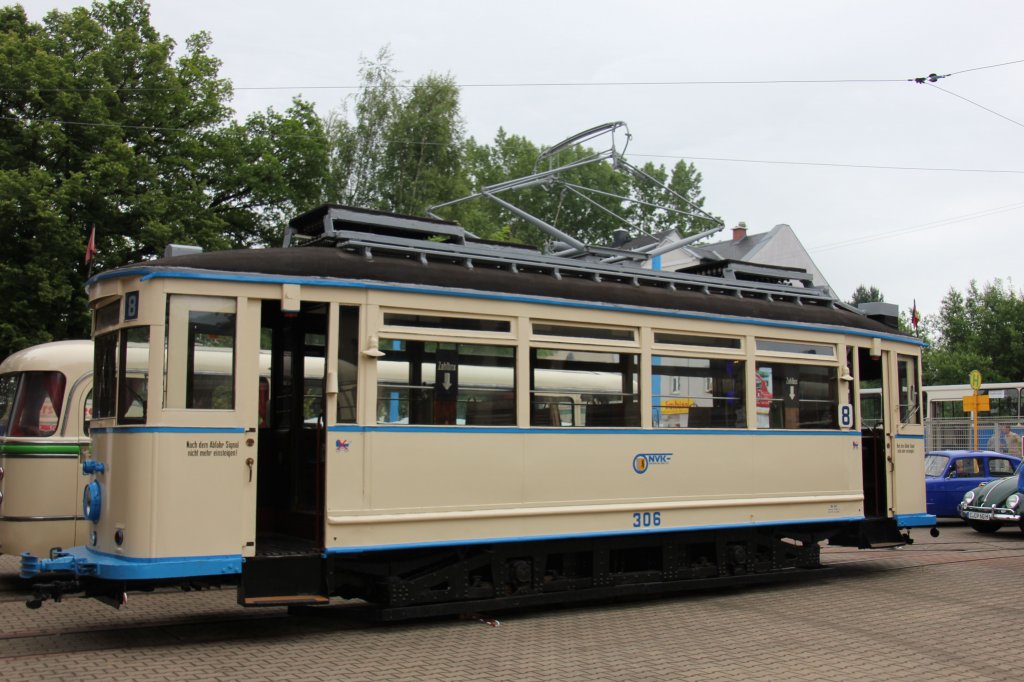 Vom 02.06.-03.06.2012 fand in Chemnitz das 10. Kappler Straenbahnfest statt.Zu den Ausstellungsstcken gehhrte auch Triebwagen 306 Baujahr 1928.