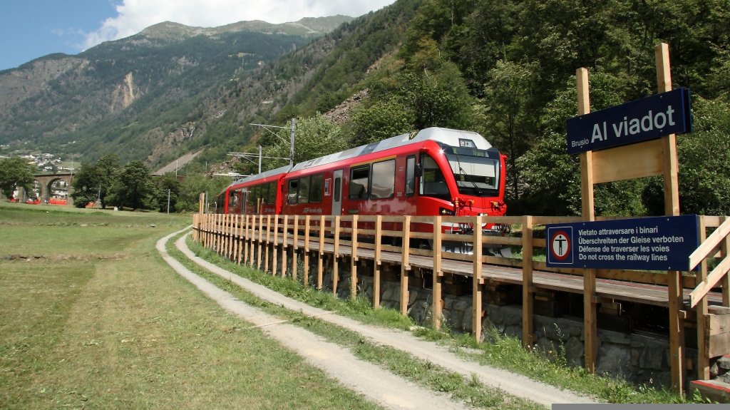 Vom 19.06. bis zum 17.10.2010. Haltestelle direkt beim Kreisviadukt Brusio. Nur Regionalzge. Halt auf Verlangen. ABe 8/12 3502  Friedrich Hennings  am 9. August 2010.