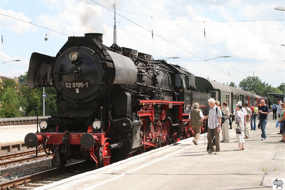 Vom 8. bis 10. Juli 2011 fand in Coburg das 20. Samba Festival statt. Zu diesen Anlass fuhr die Frnkische Museums Eisenbahn (FME) einen Sonderzug mit Lok 52 8195-1 nach Coburg. Kurz nach der Ankunft in Coburg stand dieser an Gleis 4 im Bahnhof Coburg.