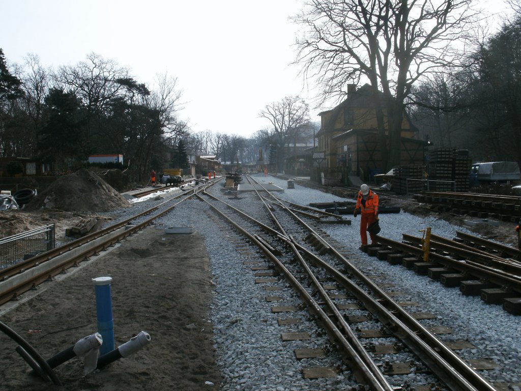 Vom Bahnsteig 2 kann man den umgebauten Bahnhof Ghren gut erkennen.Am 27.Mrz 2012 war man am Gleis 1 noch beschftigt.