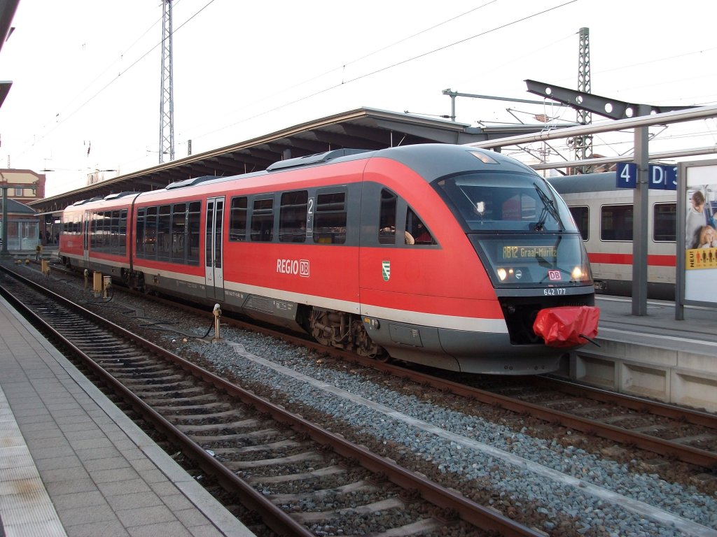 Vom Bh Dresden Altstadt an die Ostseekste gekommen ist der 642 177.Am 29.Januar 2011 stand der Desiro nach Graal Mritz in Rostock Hbf.