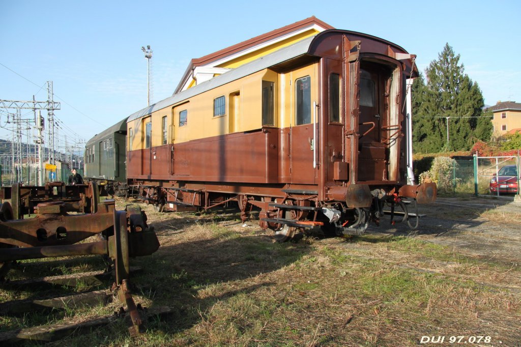 Vom Verein Associazione Verbano Express restaurierter Gepckwagen ex.FS DUI 97.078(1909)Luino 21.10.12

