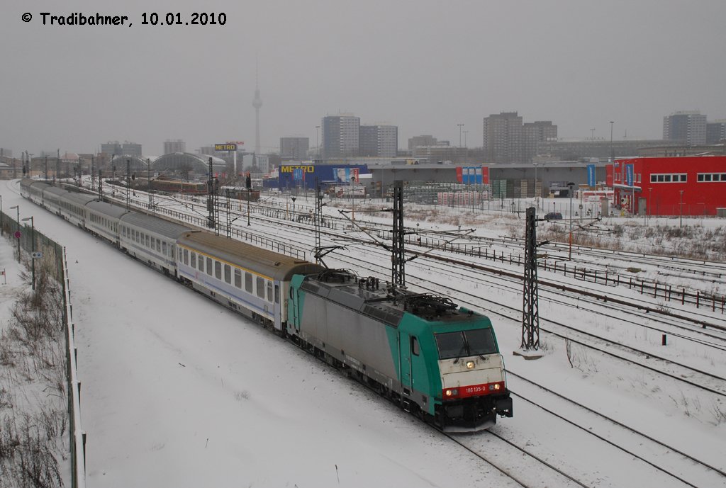 von der Berliner Warschauer Brcke, der EC 45 mit 186 135 nach Warschau
