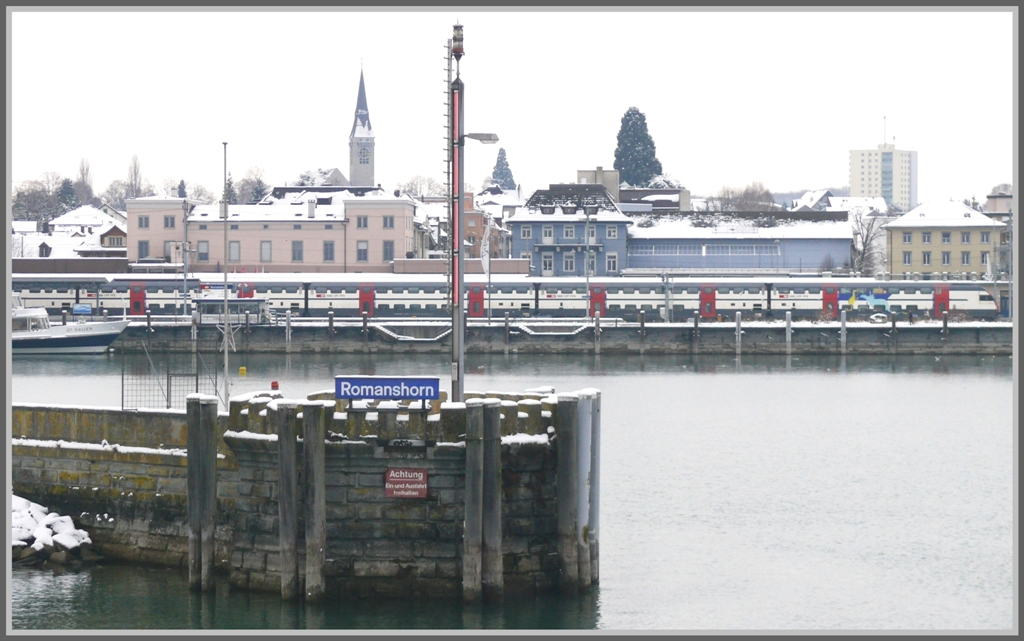 Von der Fhre direkt zum Zug in Romanshorn. (02.12.2010)
