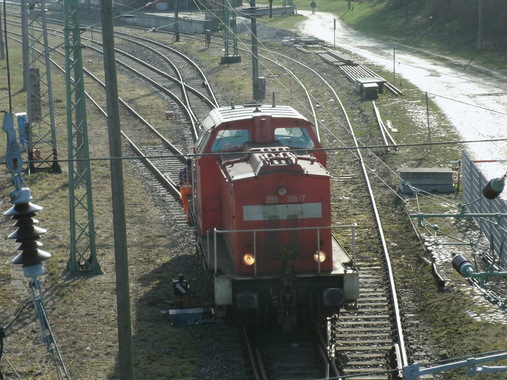 Von der Fussg�ngerbr�cke in Bergen/R�gen konnte man,am 17.April 2013,298 318 beim Rangieren beobachten.
