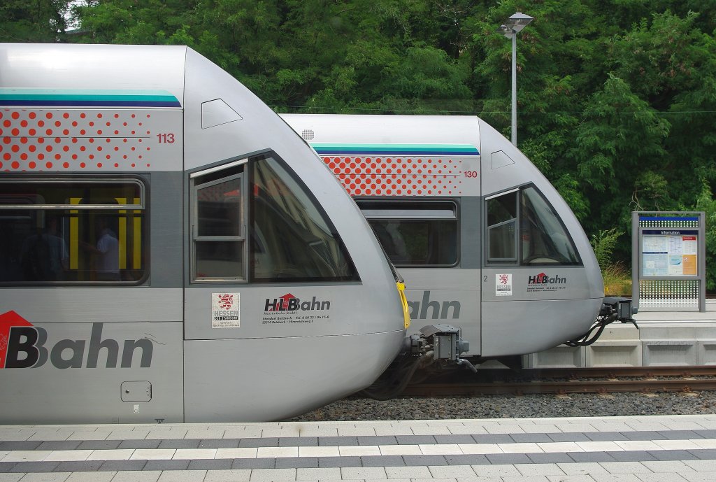 Von Gelnhausen fuhren wir mit der HLB in einem 646 ber eine schne Nebenstrecke nach Geien. Auf der Fahrt in einem Kreuzungsbahnhof lie sich dieses Bild machen. Aufgenommen am 22.07.2010.