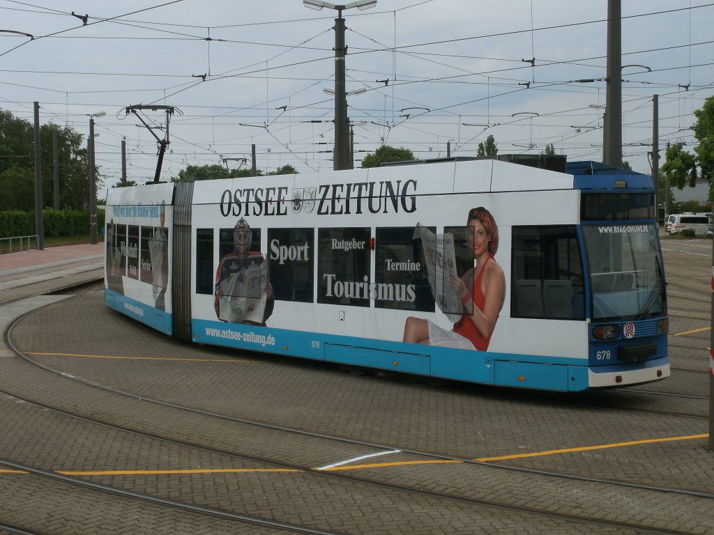 Von der Hamburger Strae konnte ich,am 28.Mai 2011,den Rostocker Straenbahntriebwagen 678 im Depot,mit Werbung fr die Mecklenburg-Vorpommernzeitung,fotografieren.
