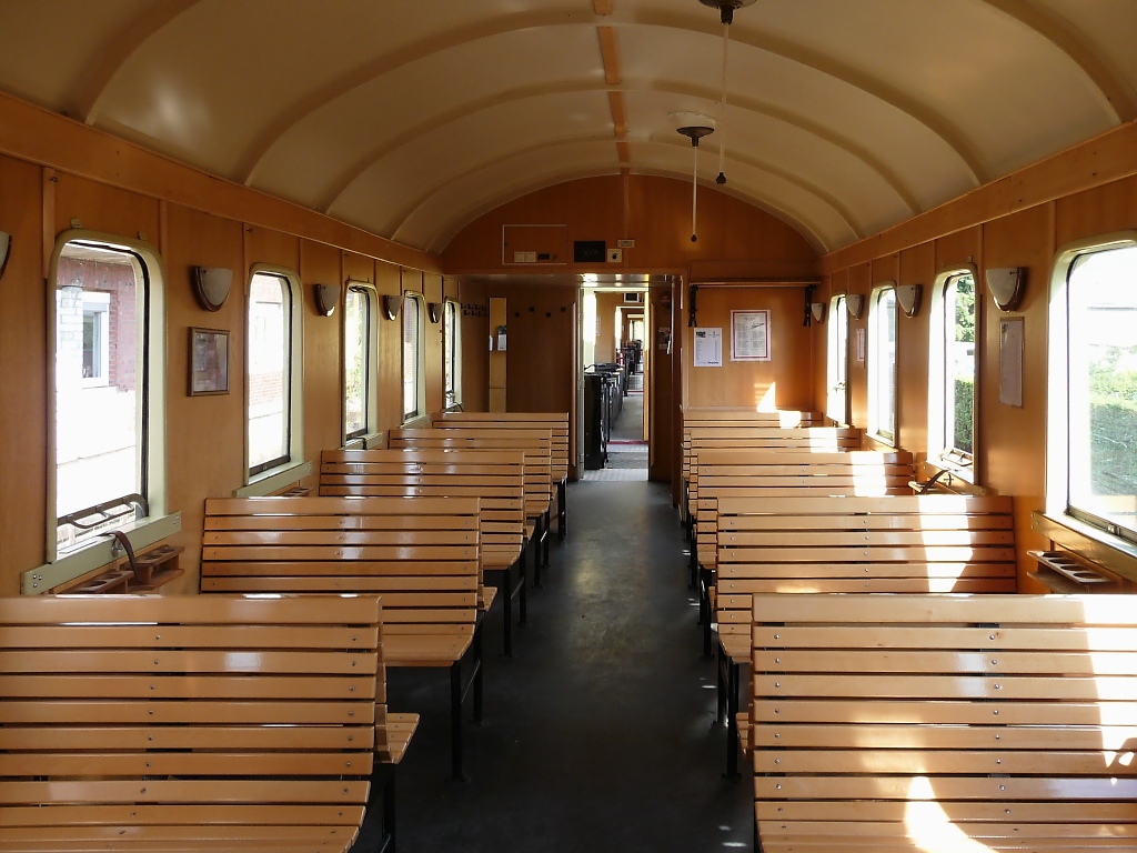 Von innen pr�sentiert sich die Holzklasse beim Schluff im besten Zustand (5.9.2010).