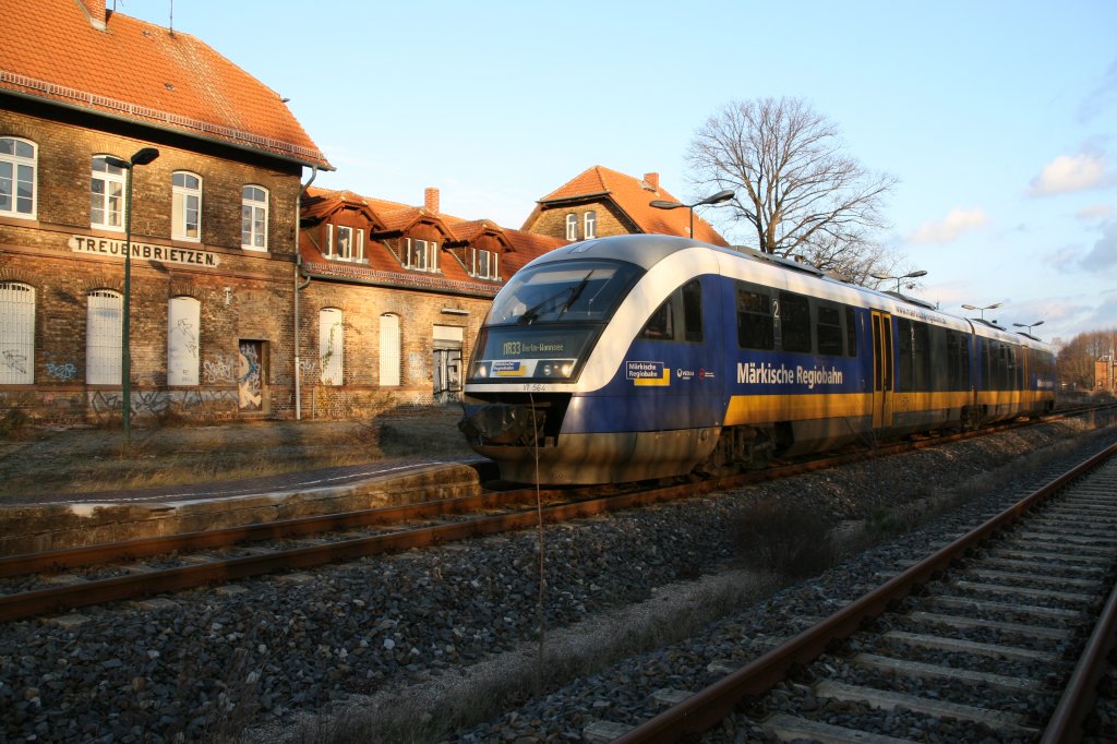 Von Jterbog eingefahrener VT 564 der Mrkischen Regiobahn nach Berlin Wannsee mit einem Zwischenstopp in Treuenbrietzen am 10.12.2011