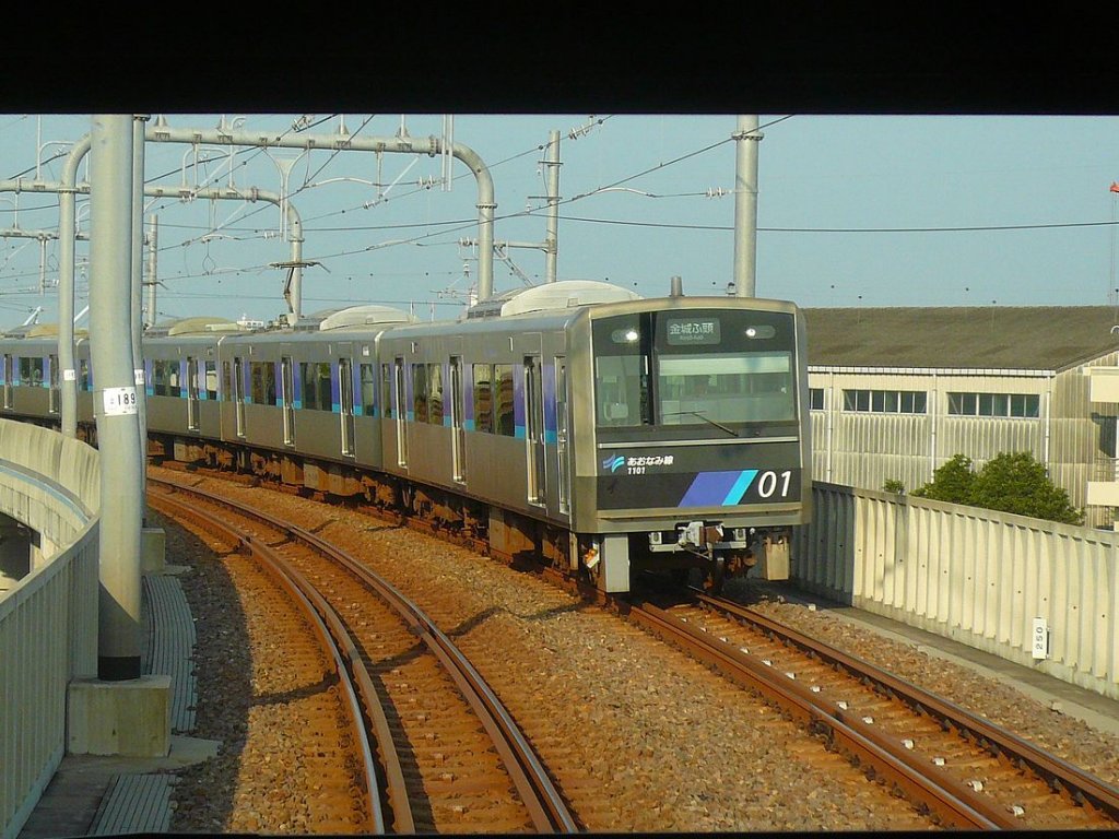 Vor der Station Inaei kommt Zug 01 entgegen. 26.September 2009. 