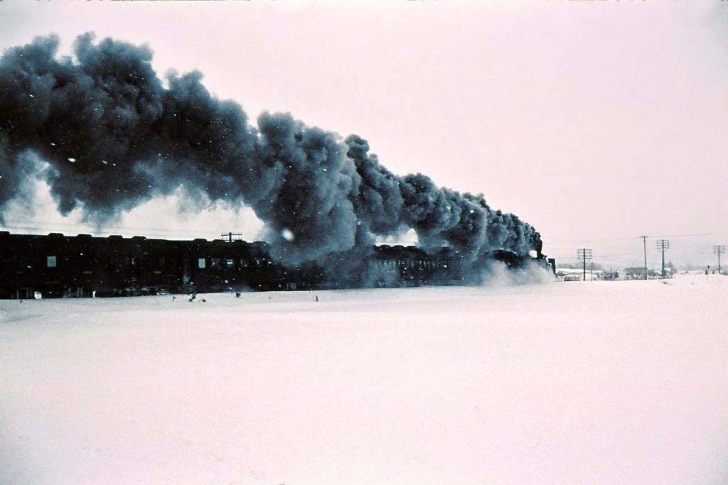 Vorbeifahrt der C55 47 in Bifuka, 27.Dezember 1971.