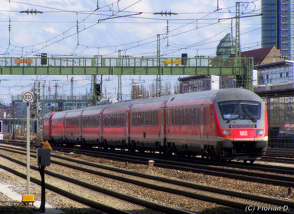 Vorbeifahrt eines RE200 in Mnchen-Hirschgarten in Richtung Zielbahnhof  Mnchen Hbf  am 29.03.2010