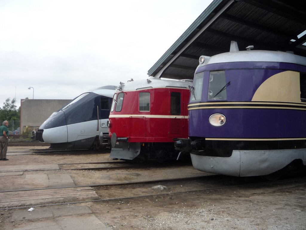 Vorne: Der Fliegende Hamburger (Vorbild der Lyntog) zur Besuch in DSB Eisenbahnmuseum in Odense 21.-22.8 2010.
Mitte: Det r�de Lyntog (75 Jahre Jubil�umsausstellung)
Hinten: Der IC4 (der neuste  Lyntog )