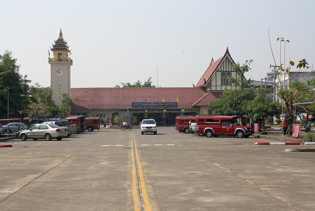 Vorplatzansicht der Chiang Mai Station am 16.März 2012. 

