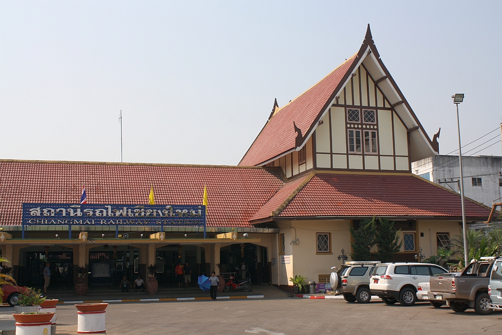 Vorplatzansicht des Aufnahmsgebäude der Chiang Mai Station am 16.März 2012. 

