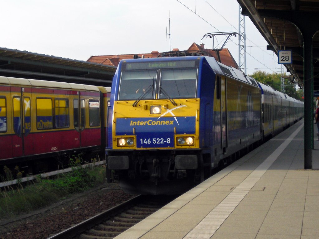 Vorsicht am Gleis 28 im Bf Oranienburg am 24.09.2010, eine Zugdurchfahrt. 146 522-8 mit dem X 80004 nach Leipzig Hbf.