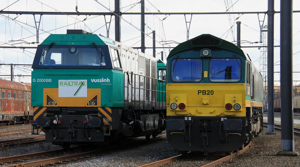 Vossloh Lok G2000BB von Railtraxx und auf dem Nebengleis steht die Class 66 PB20 von Railtraxx in Montzen-Gare(B) bei schne Novembersonne am 25.11.2012.