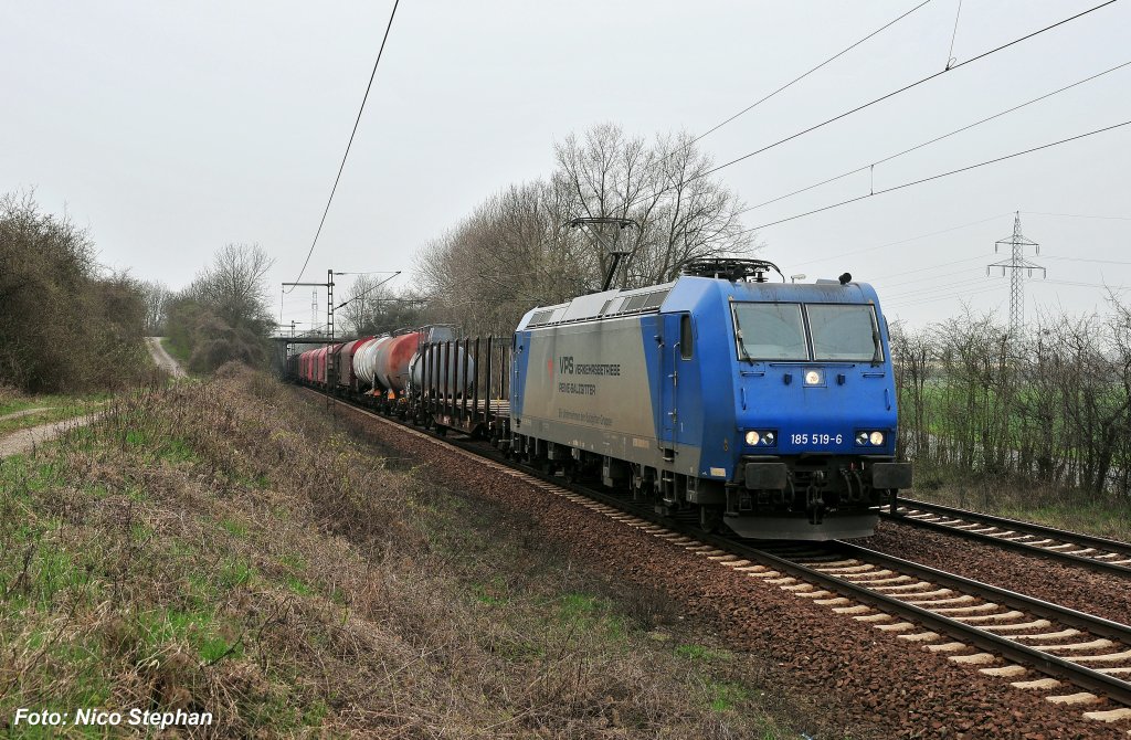 VPS 185 519-6 kommt mit einer gemischten Fuhre zurck (Ahlten 08.04.10)