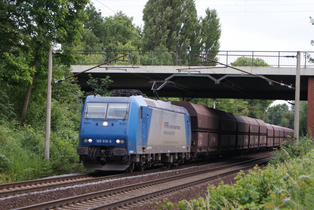 VPS 185 519-6 mit Fernlicht und Kohlezug in Limmer am 24.06.2009