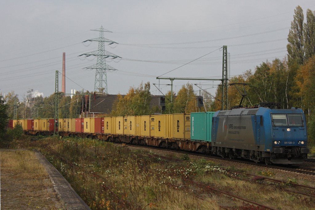 VPS 185 530 am 25.10.11 mit einem Containerzug bei der Durchfahrt durch Hamburg-Unterelbe.