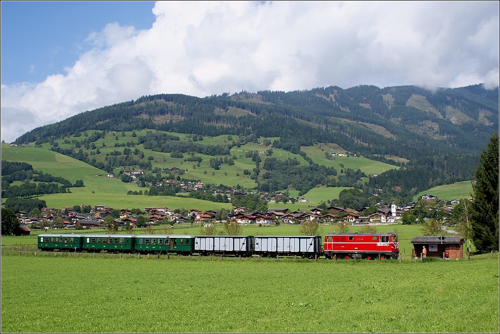 Vs 72 mit Zug 3313 am Hp. Walchen (5. September 2010) 