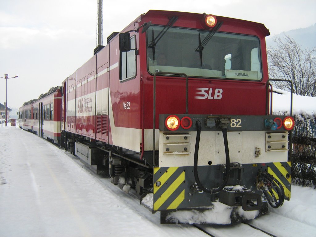 Vs82 (BR 2096) am 1.1.2012 um 11:46 Uhr im Bahnhof Mittersill in Richtung Krimml.