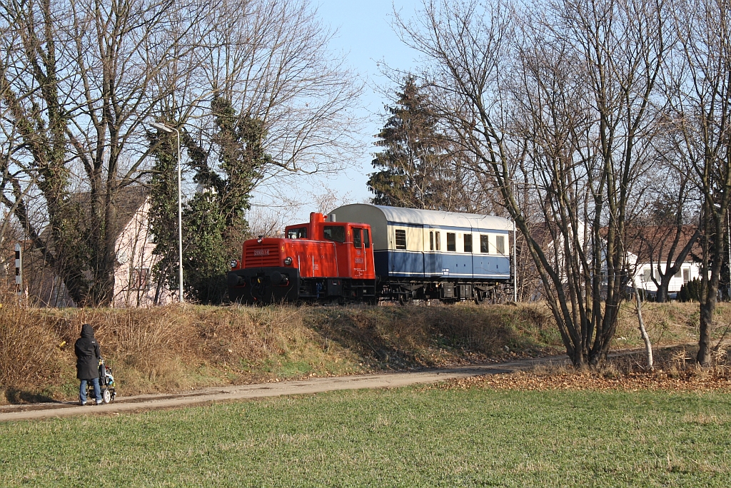 VSS 2060.14 am 09.12.2012 bei der Einfahrt in Mistelbach LB. 

