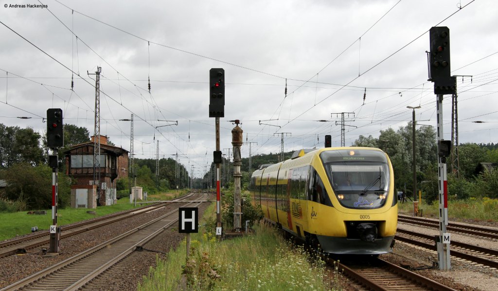 VT 0005 der OLA als OLA79800 (Ueckermnde Stadthafen-Btzow) bei der Einfahrt in den Zielbahnhof 9.8.11