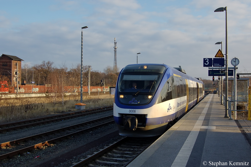 VT 0006 der OLA - Ostseeland Verkehr GmbH als MR51 (MR 68923) von Rathenow nach Brandenburg Hbf in Rathenow. 10.12.2011